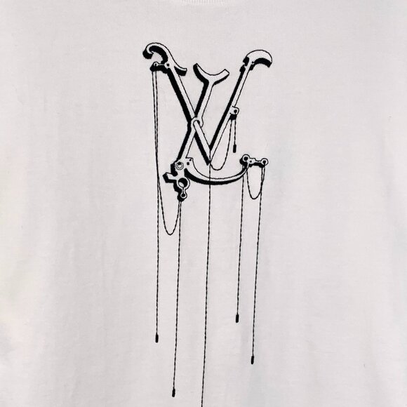Louis Vuitton White Logo Pendant Printed Cotton Round-Neck Short-Sleeve T-Shirt - Picture 6 of 8